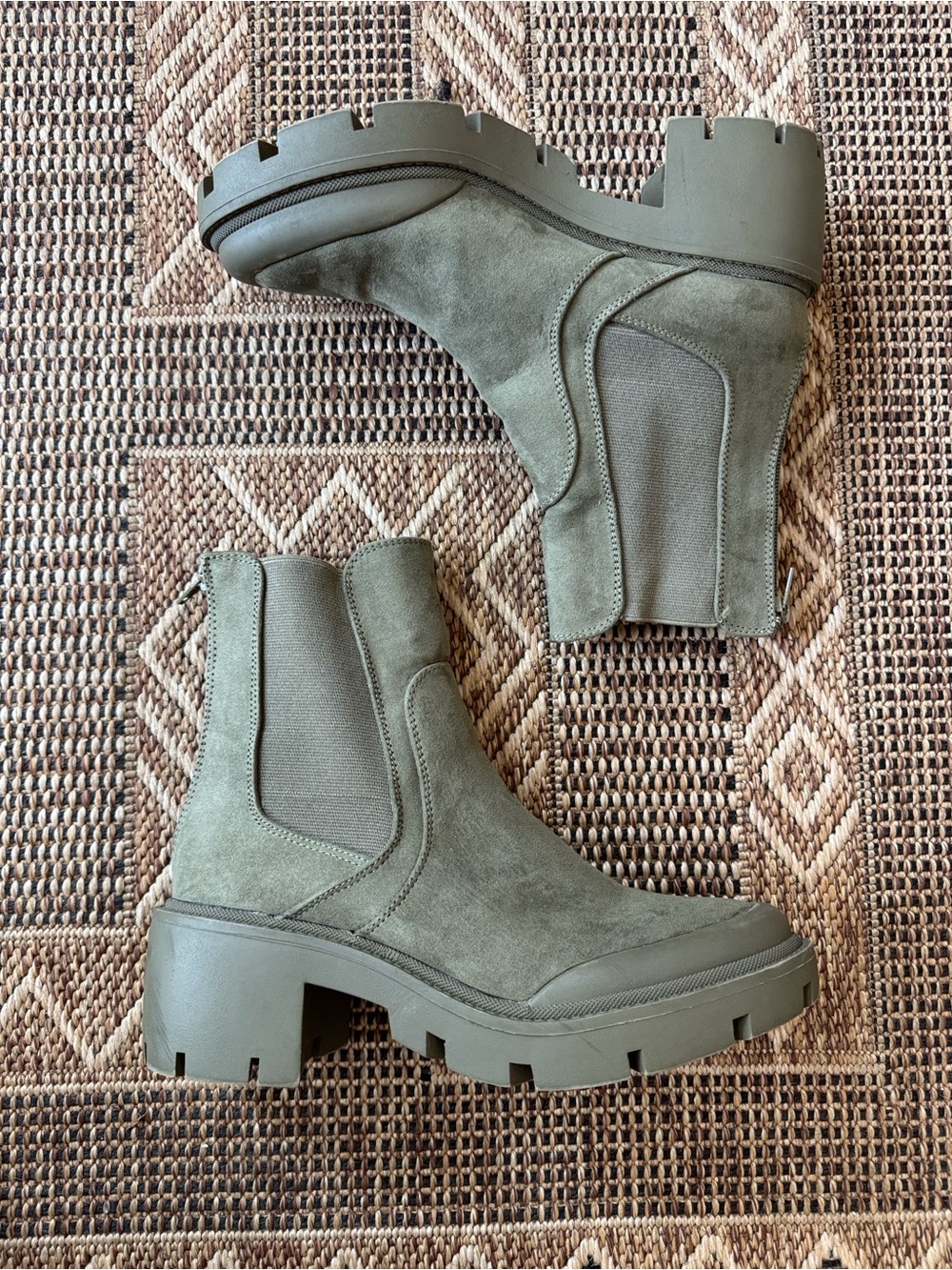 ESPRIT Elora Faux Suede Chelsea Lug Boots Green Size 8.5